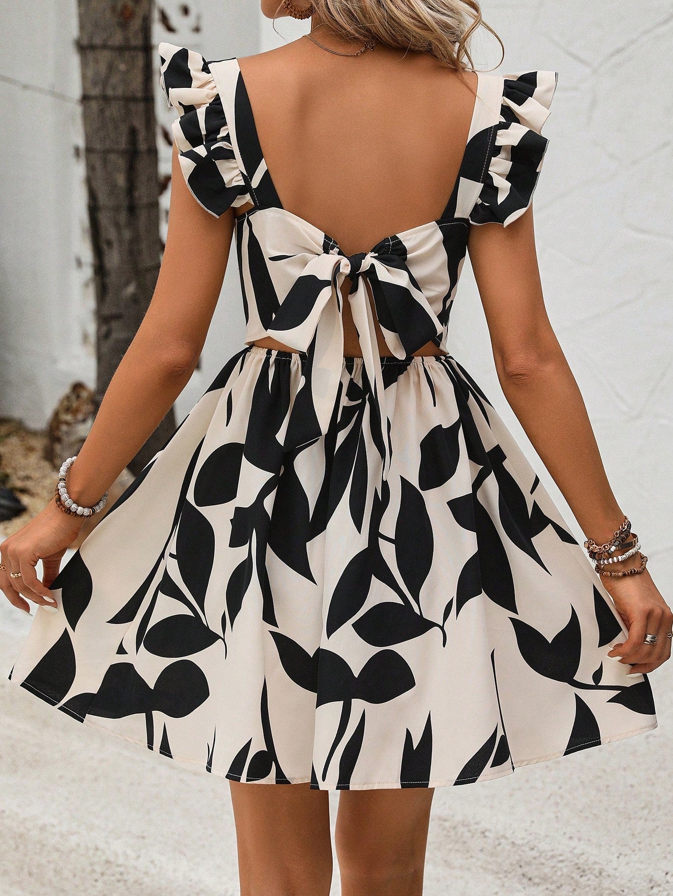 Vestido Gola Quadrada Elegante