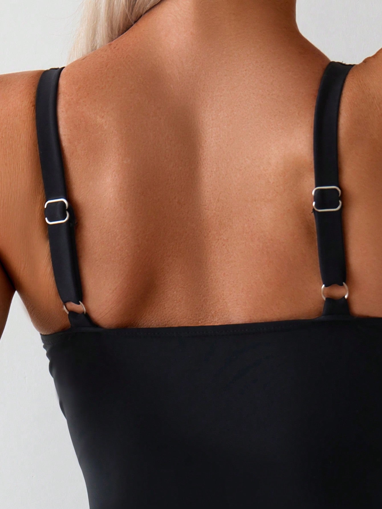 Maiô Feminino com Costas Nuas e Nó, Preto M