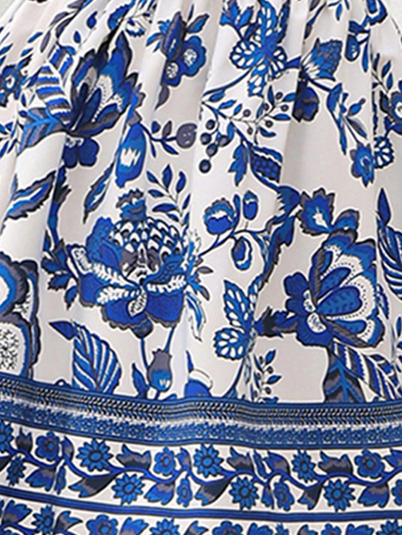 Vestido Curto Azul e Branco Floral Elegante