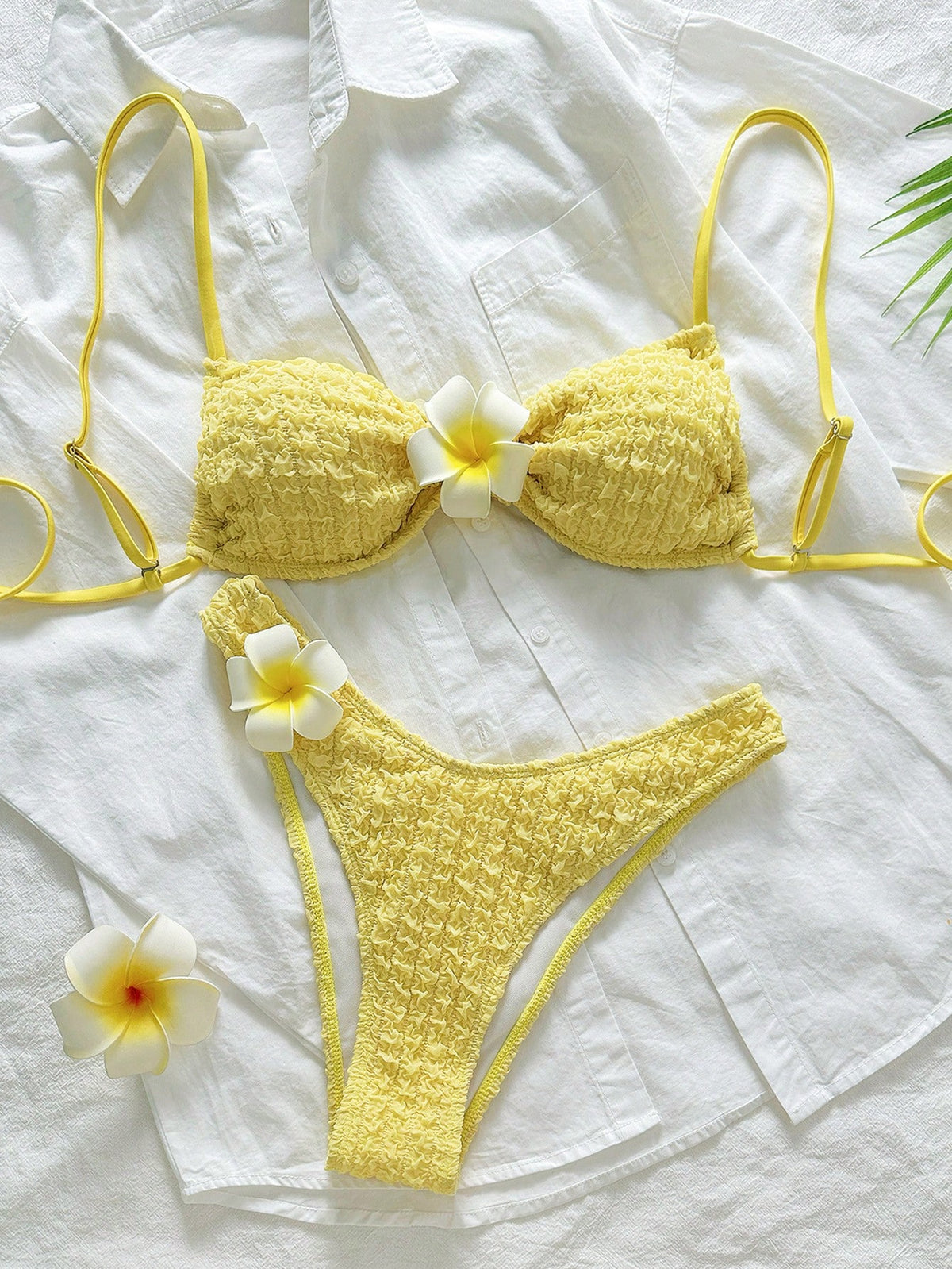 Biquíni Amarelo Flor 3D 