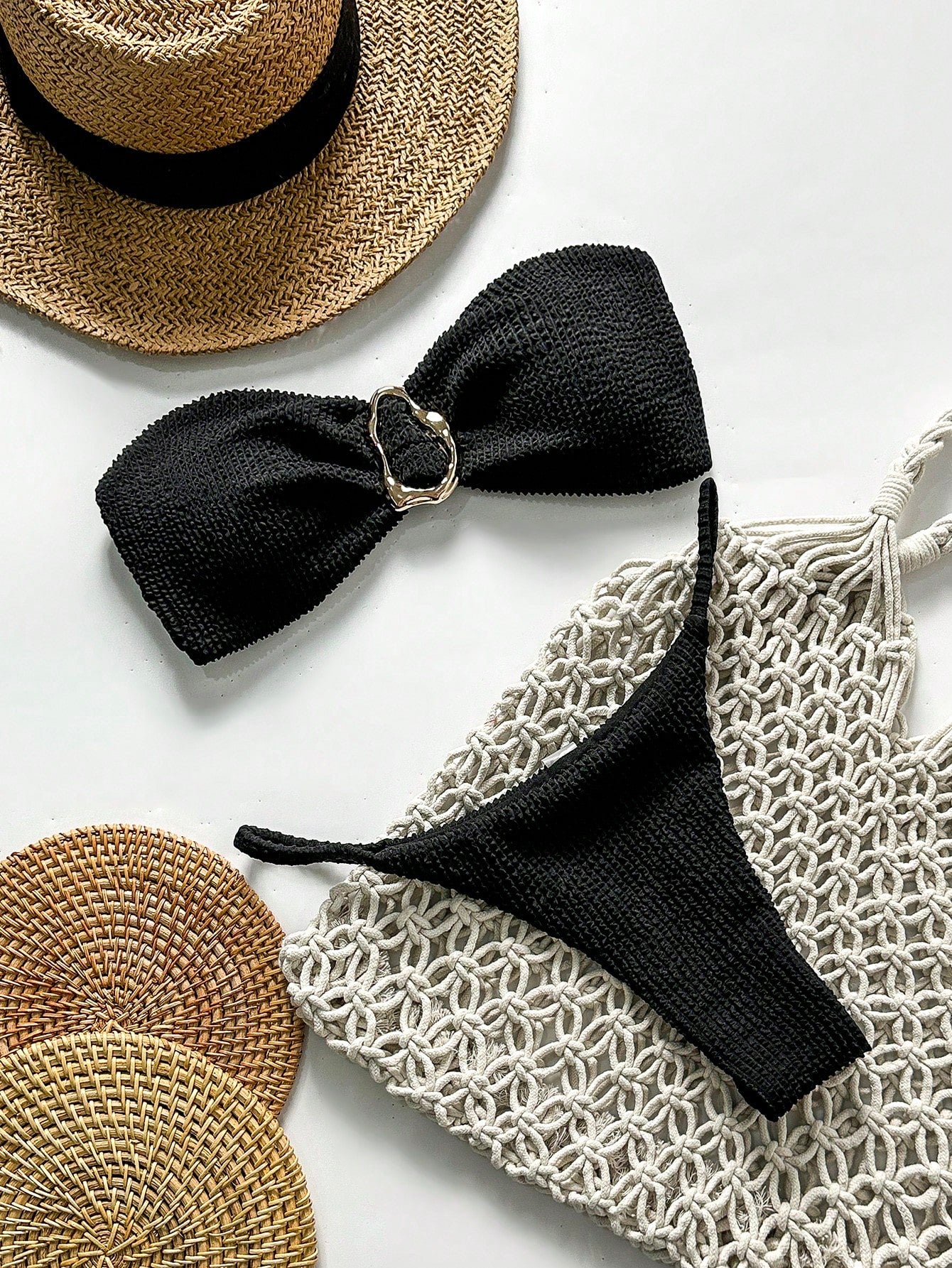 Biquíni Tomara que Caia com Detalhe Metálico 