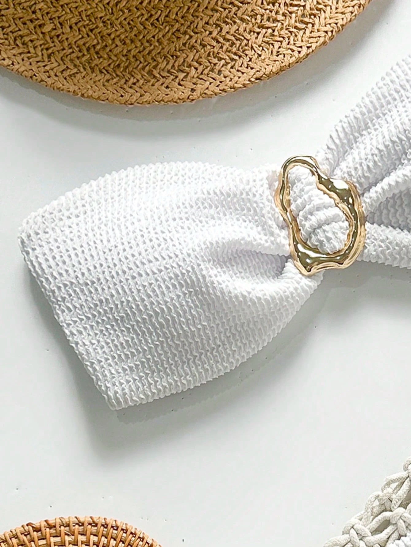 Biquíni Tomara que Caia com Detalhe Metálico 