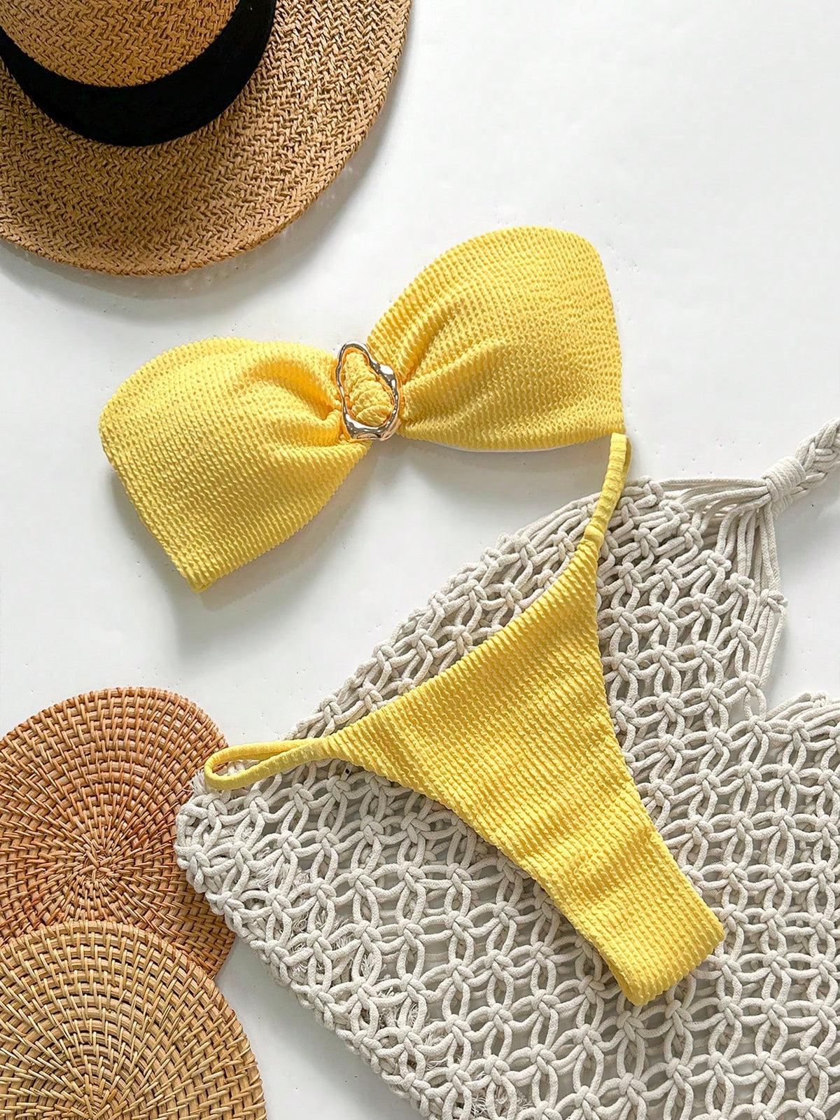 Biquíni Tomara que Caia com Detalhe Metálico 