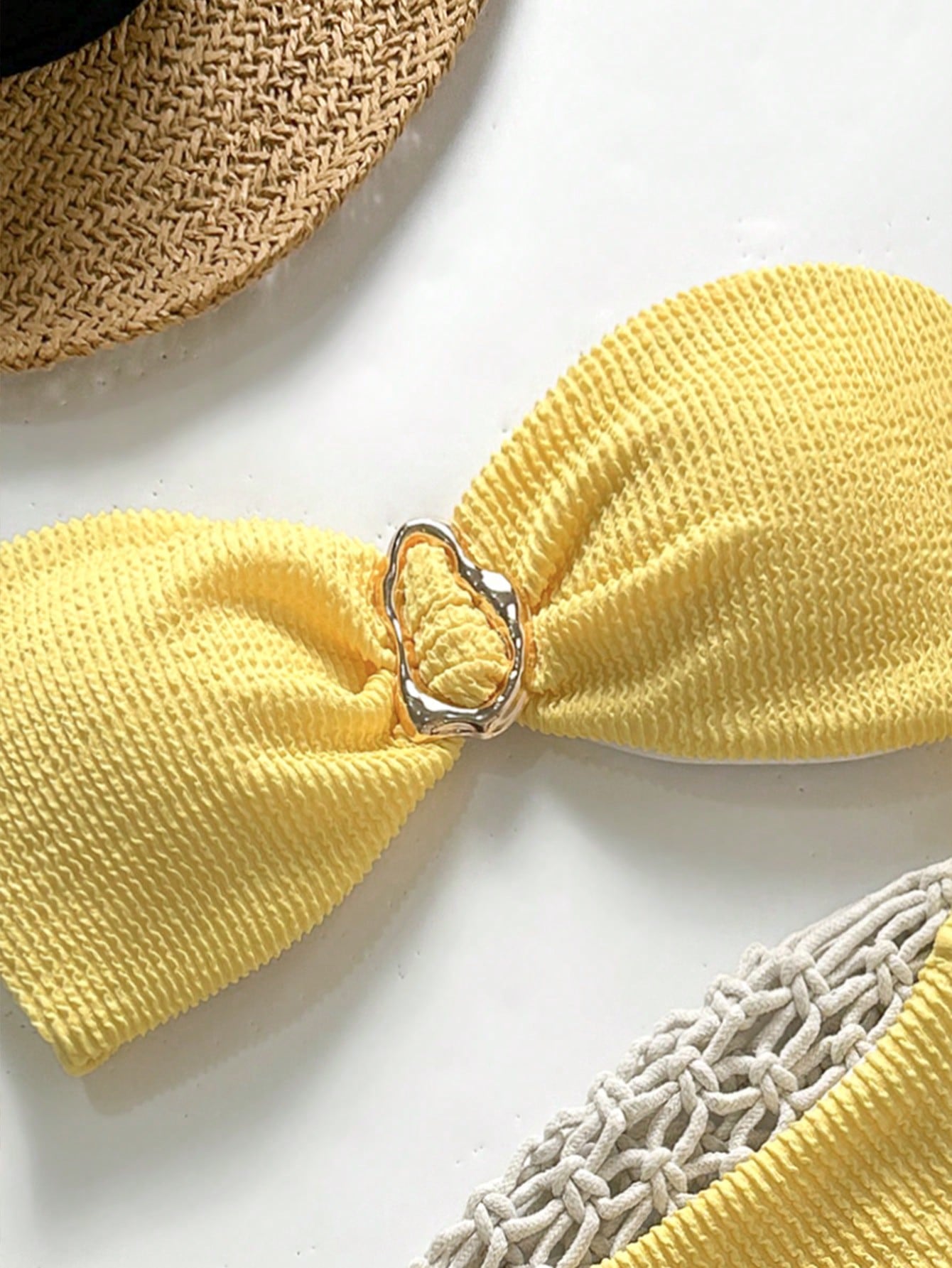 Biquíni Tomara que Caia com Detalhe Metálico 