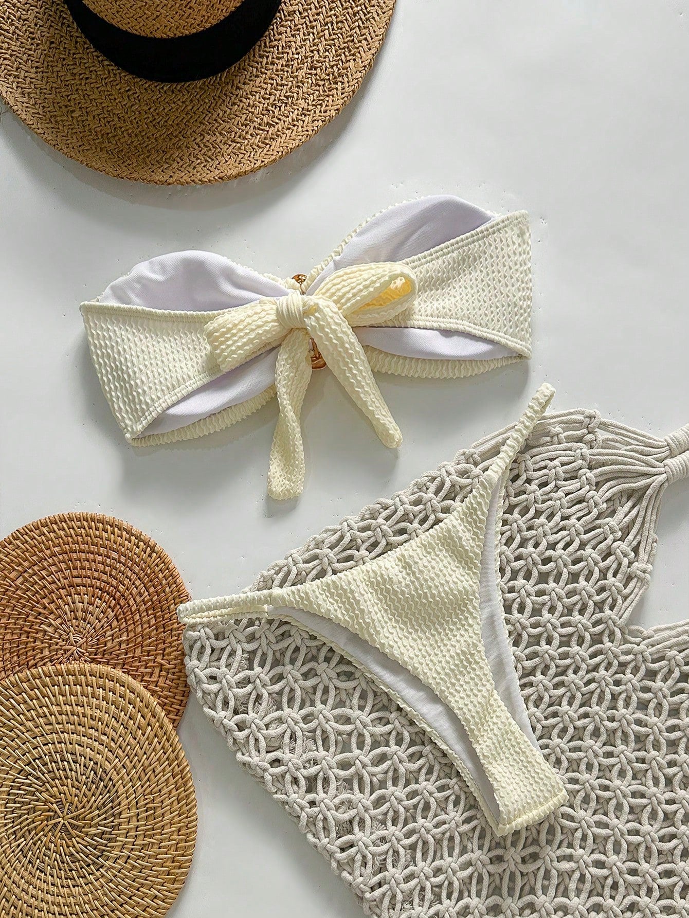 Biquíni Tomara que Caia com Detalhe Metálico 