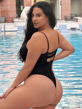 Maiô Plus Size Minimalista Fabiane