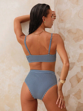 Biquíni Listrado e Elegante