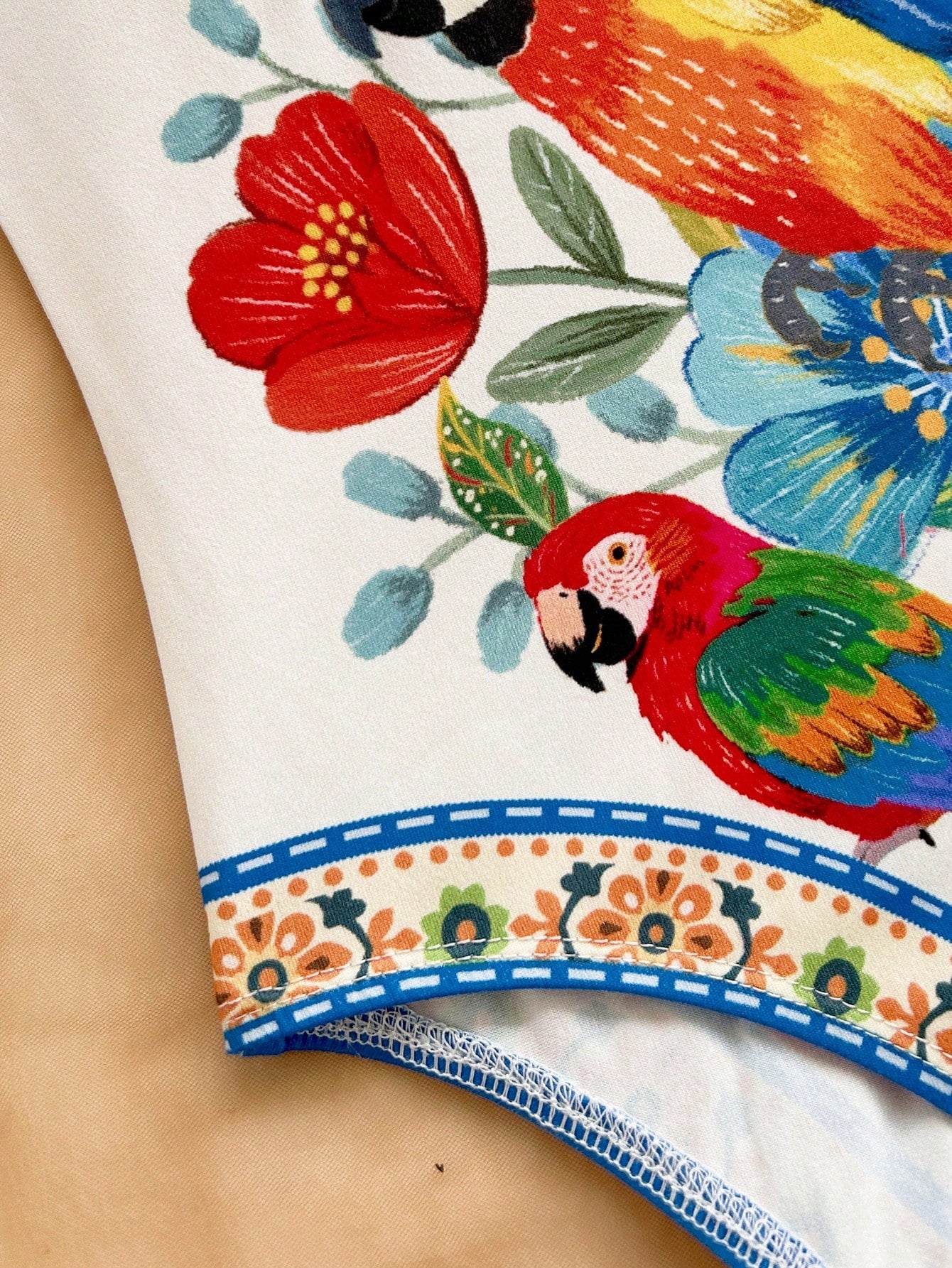 Maiô Com Laço Um Ombro Só