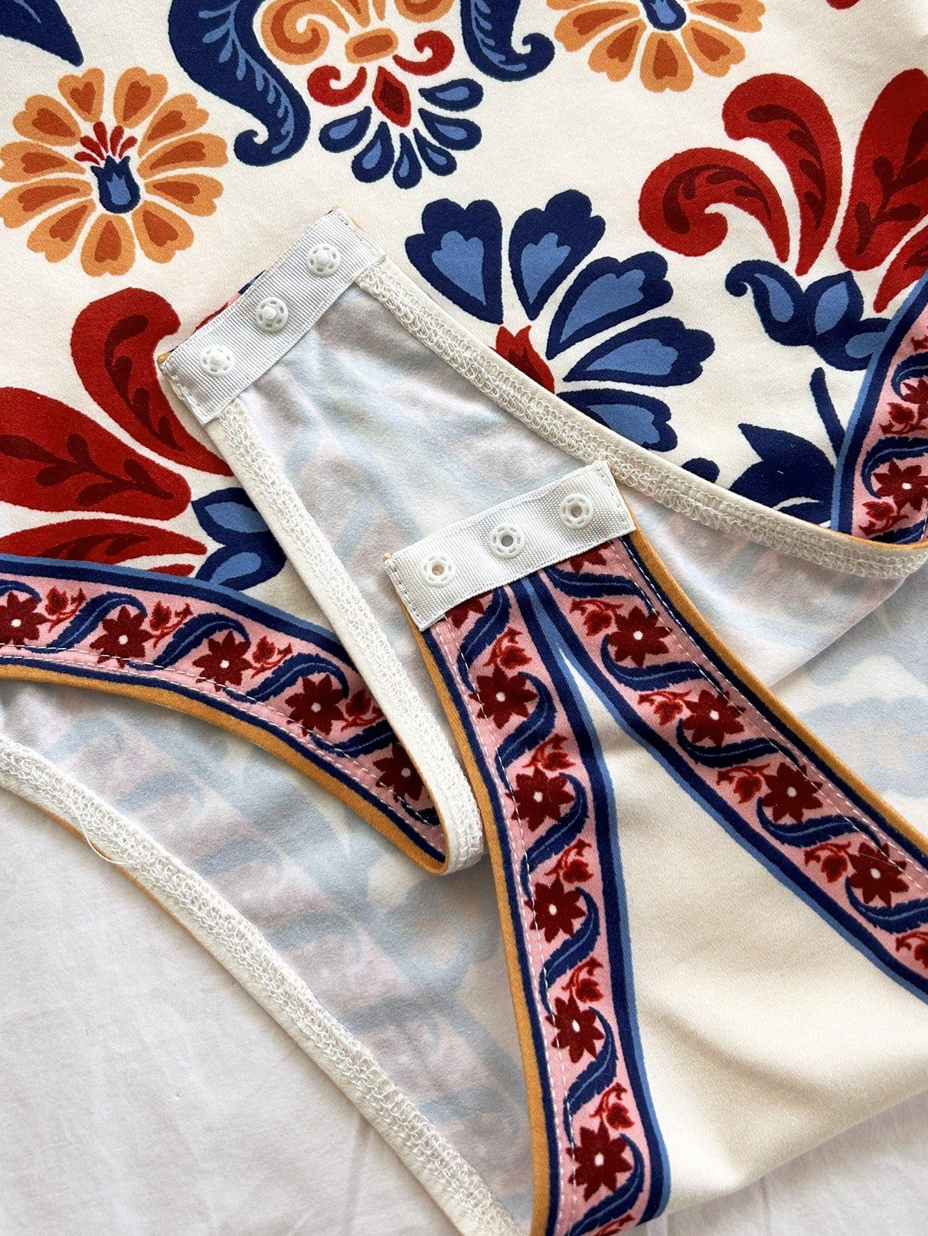 Maiô Com Laço Um Ombro Só