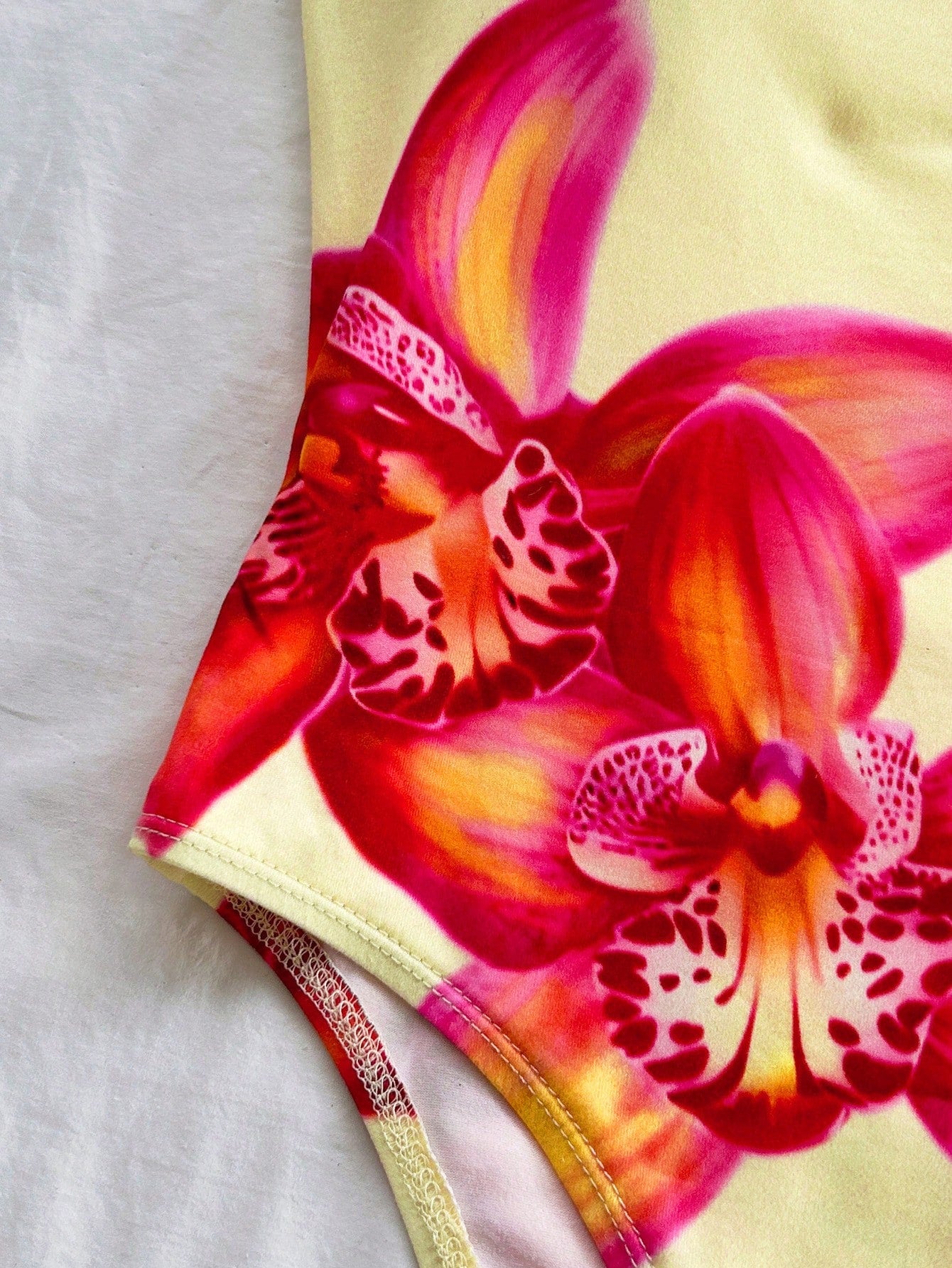 Maiô Com Laço Um Ombro Só