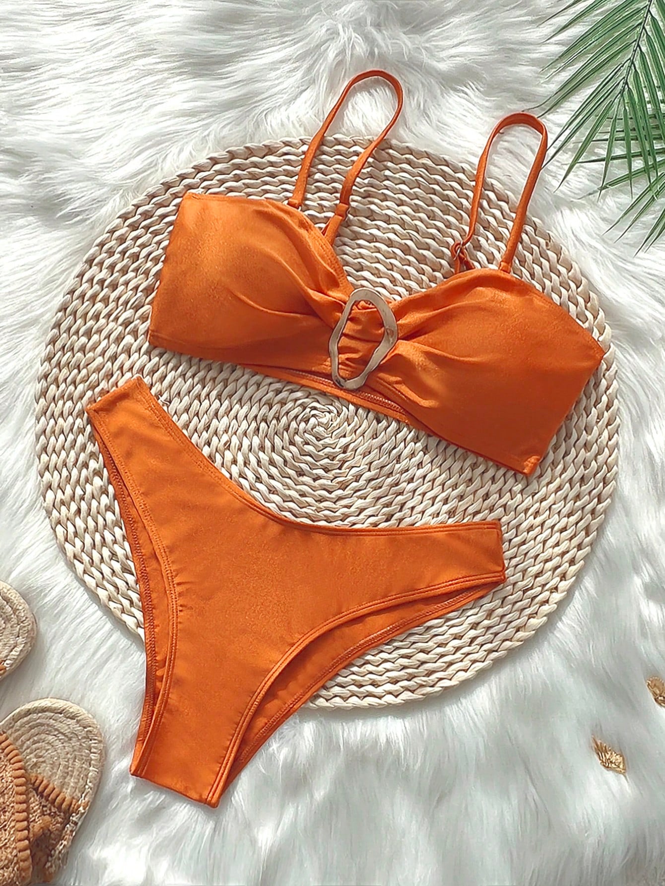 Biquíni Chic - Brilho e Elegância para o Verão