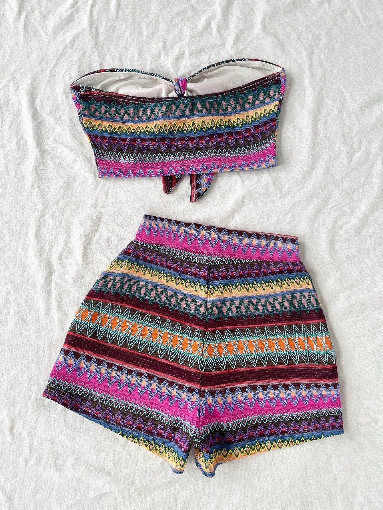 Conjunto Casual 2 Peças - Top Bandeau e Shorts Cintura Alta
