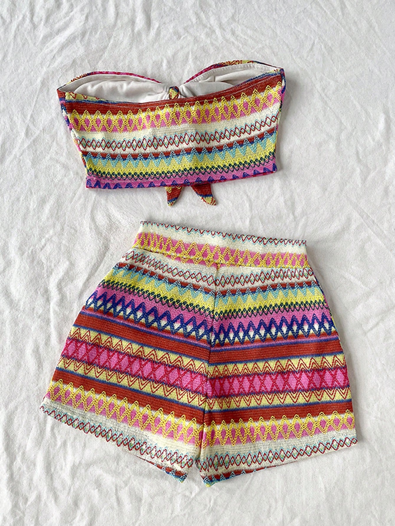 Conjunto Casual 2 Peças - Top Bandeau e Shorts Cintura Alta