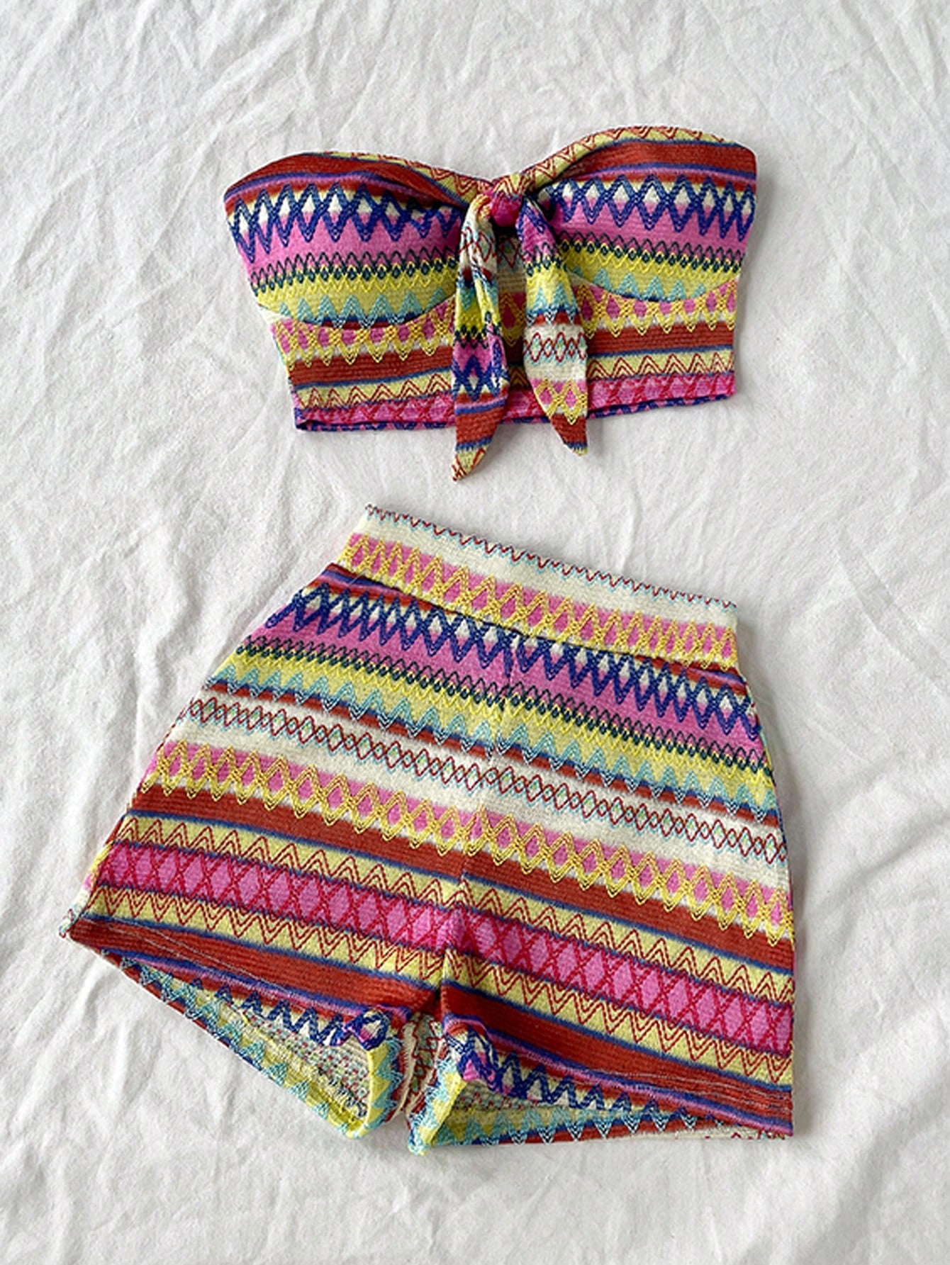 Conjunto Casual 2 Peças - Top Bandeau e Shorts Cintura Alta