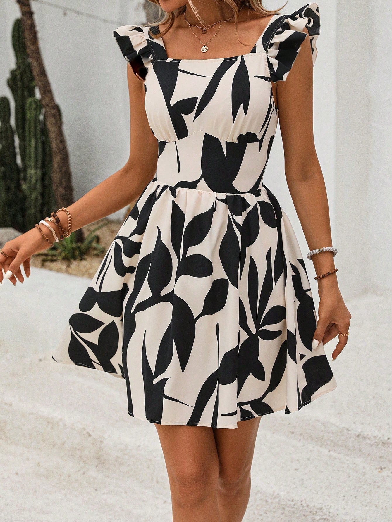 Vestido Gola Quadrada Elegante