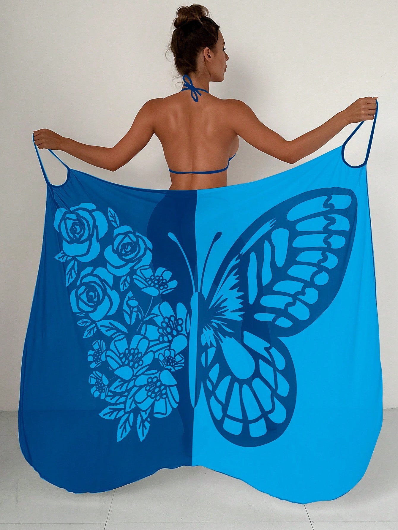 Saída de Praia com Estampa de Borboleta e Flores