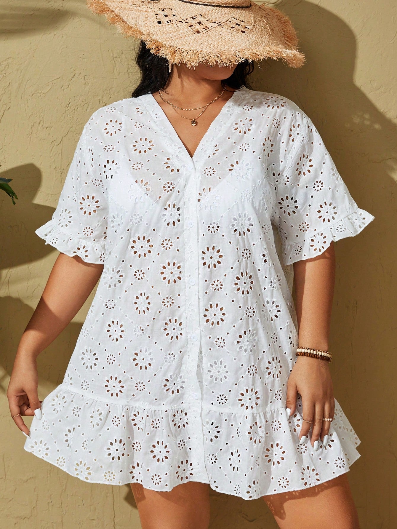 Saída de Praia Plus Size Branco Bordado