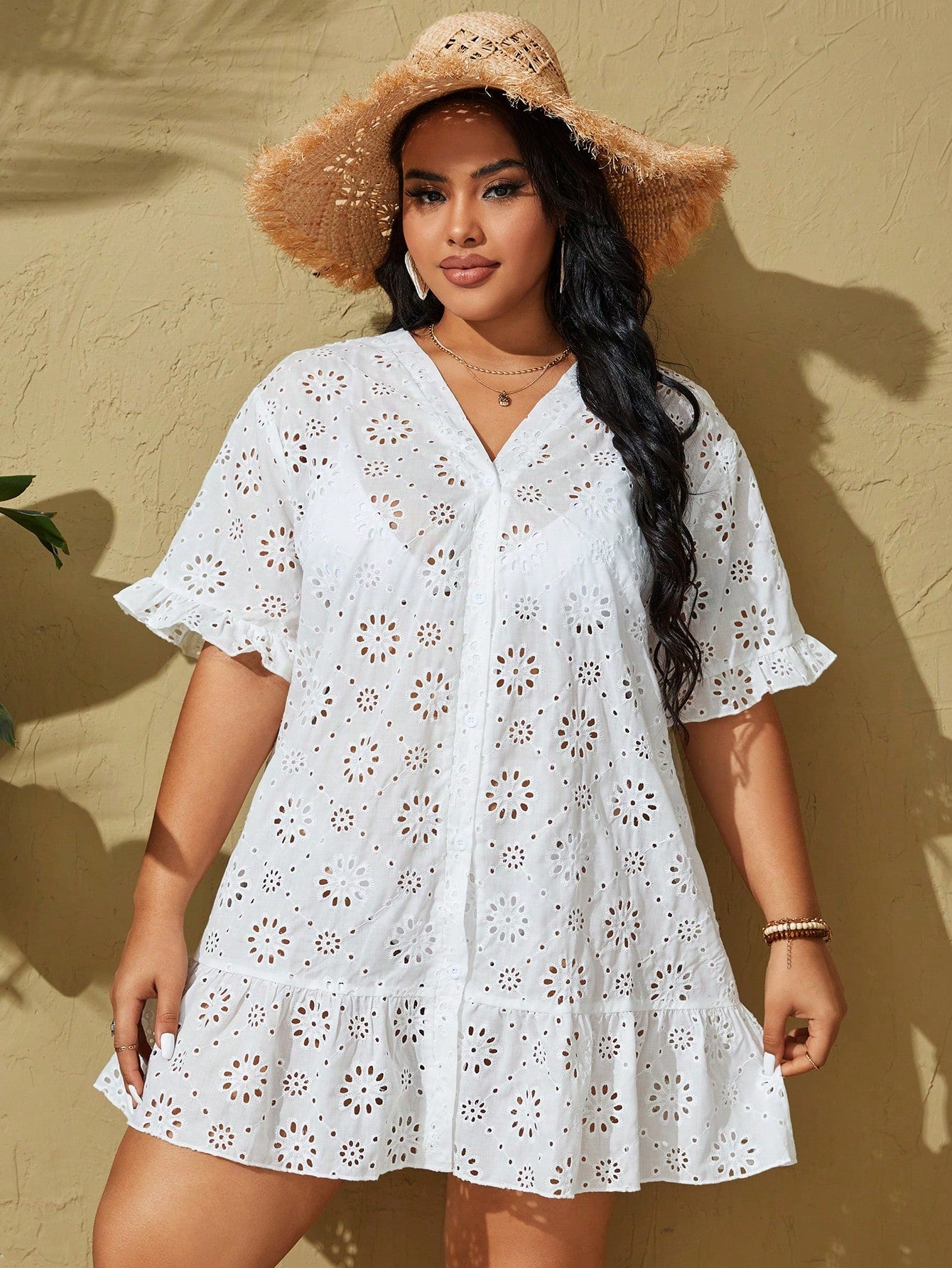 Saída de Praia Plus Size Branco Bordado