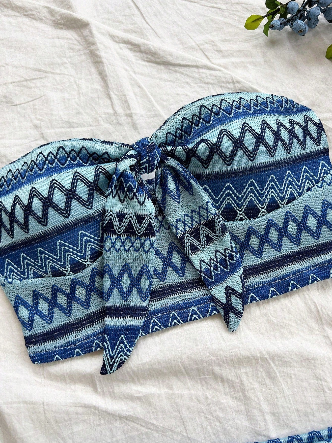 Conjunto Casual 2 Peças - Top Bandeau e Shorts Cintura Alta