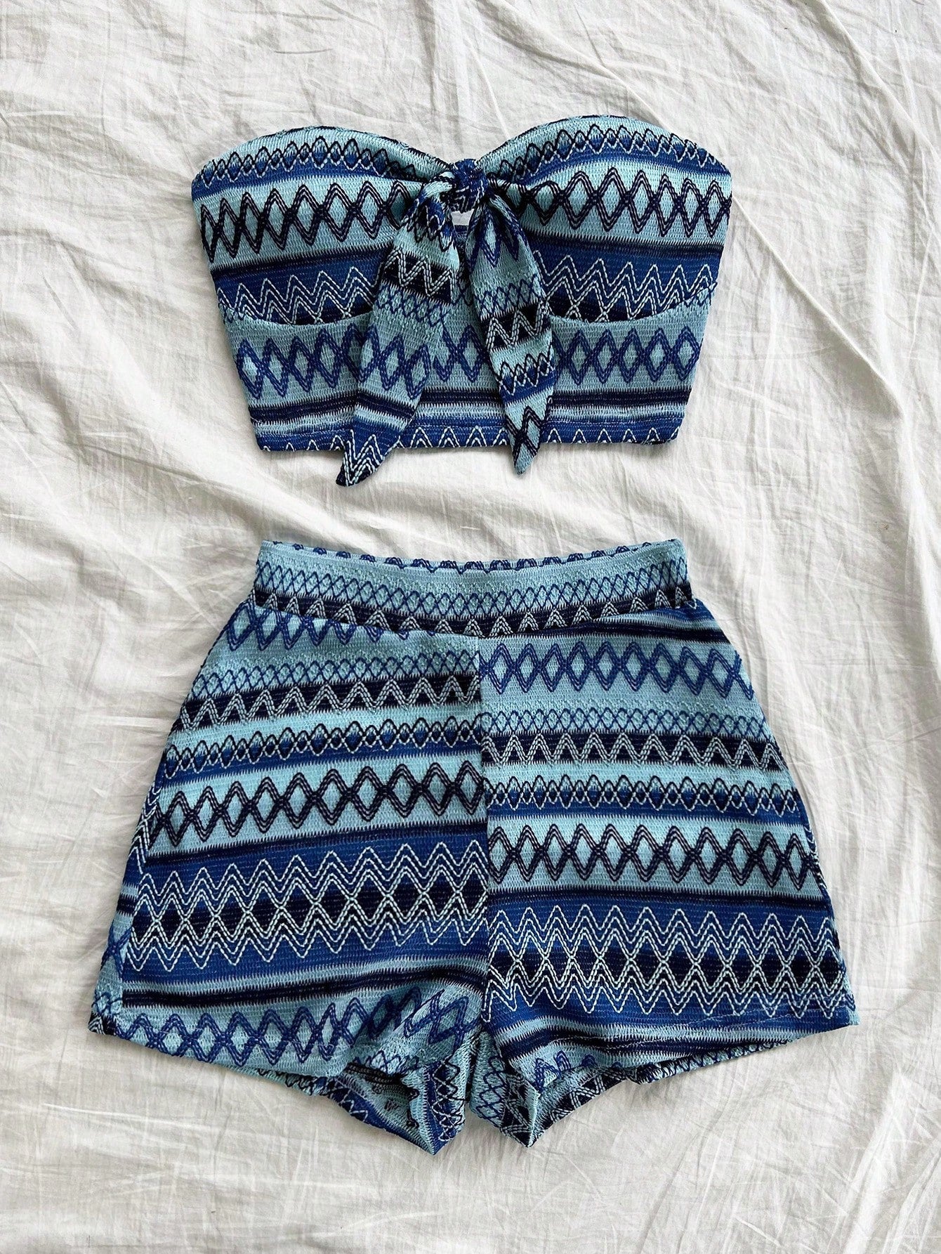 Conjunto Casual 2 Peças - Top Bandeau e Shorts Cintura Alta