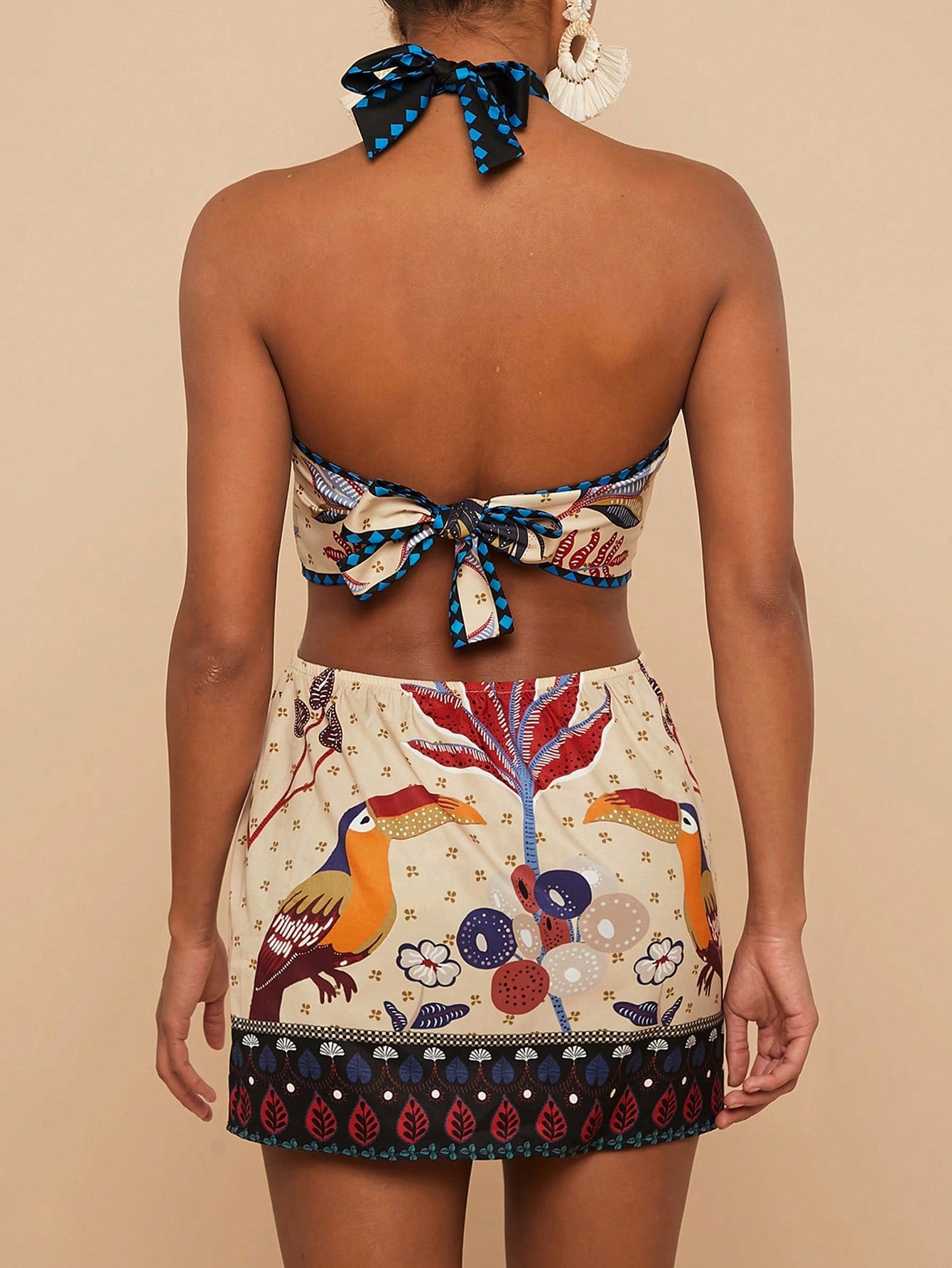 Vestido Justo com Costas Nuas e Estampa Paisley